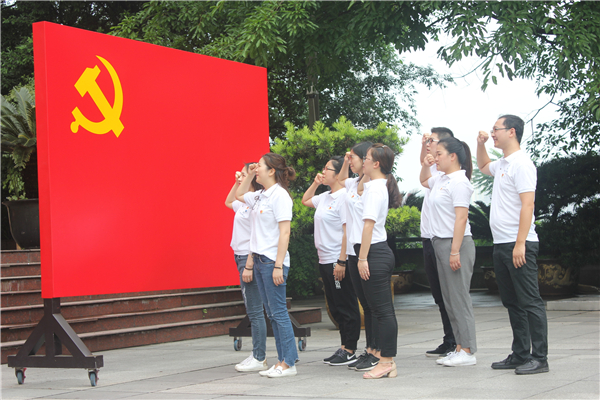 重温党的光辉历史 牢记责任和使命——重庆菠菜导航担保网-信誉菠菜导航网-菠菜导航网联合党支部参观红岩革命纪念馆