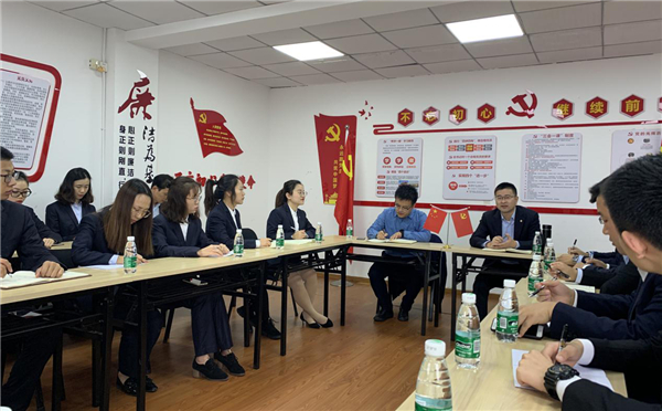 公司党委副书记、副董事长丁建国一行到重庆菠菜导航担保网-信誉菠菜导航网-菠菜导航网成都分公司调研指导工作