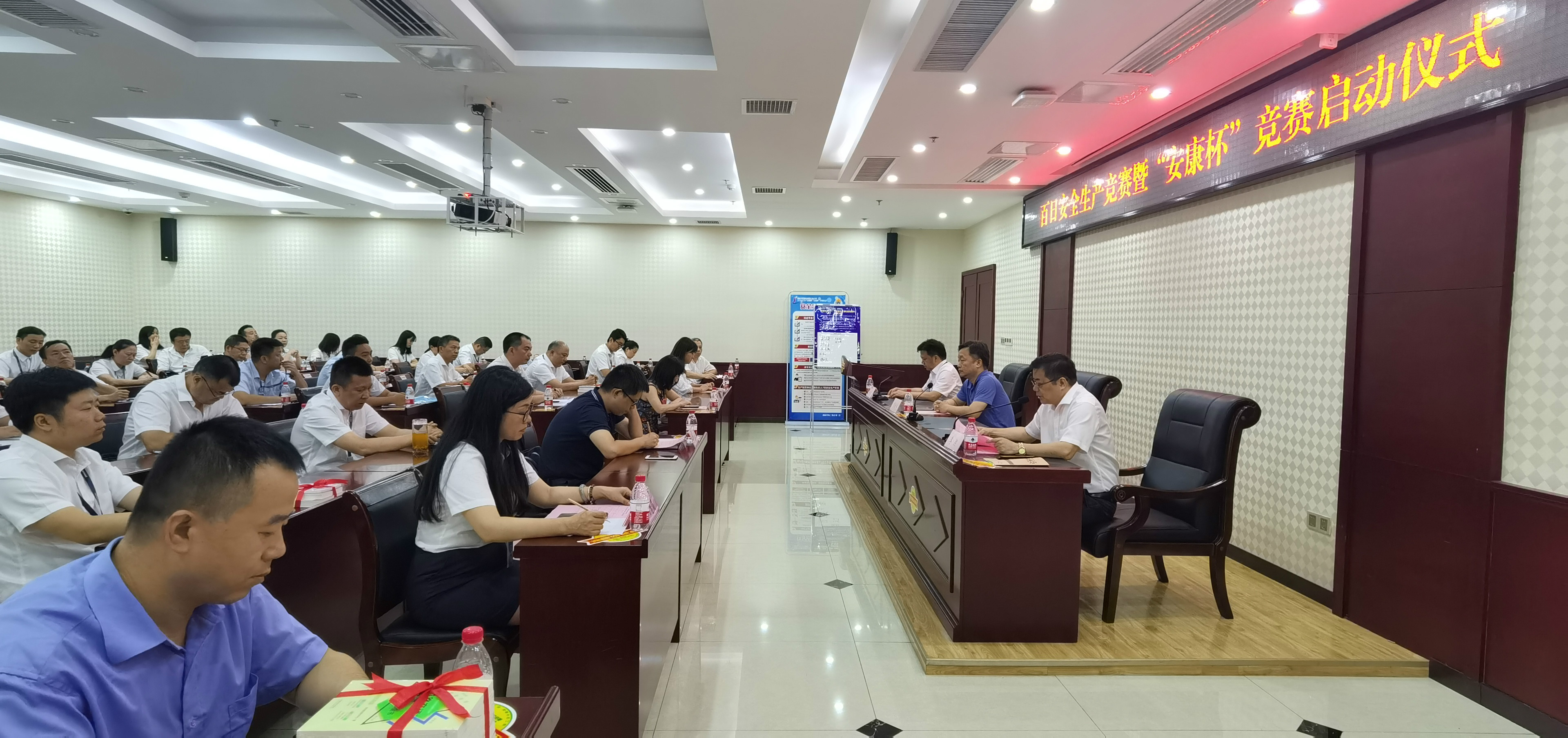 湖南省直工会、菠菜导航网工会联合举办城市道路运输企业“百日安全生产竞赛” 暨“安康杯”竞赛活动