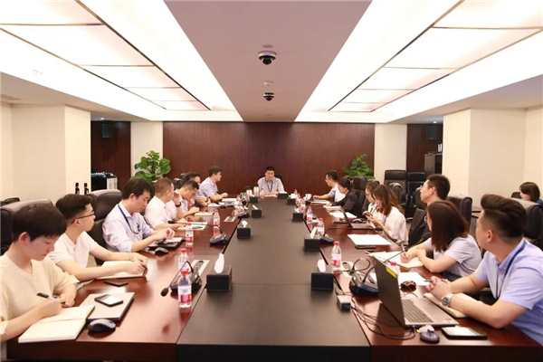 公司党委书记、董事长袁仁军调研交安设施部